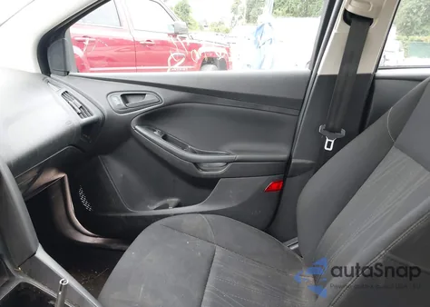 2017 Ford Focus S z USA, uszkodzony, nr VIN 1FADP3E20HL302784